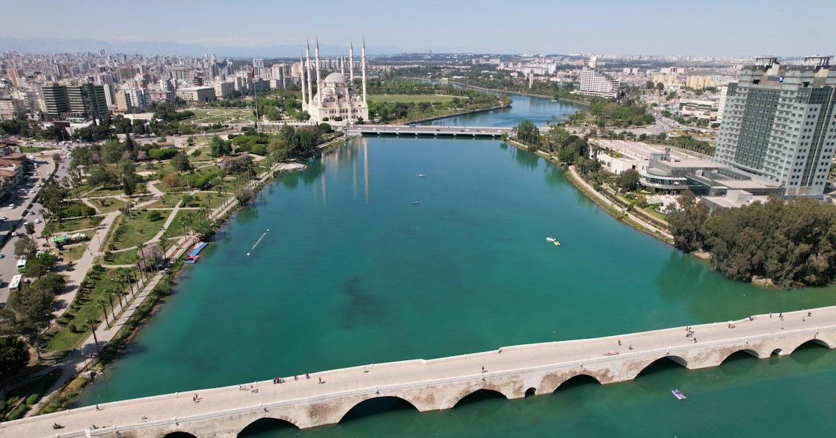 Adana Seyhan Nehri ve Taşköprü